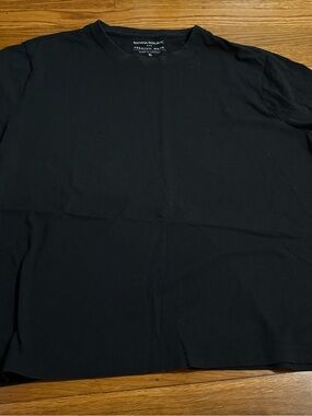 Banana Republic Men’s Black Short-Sleeve Crew Tee